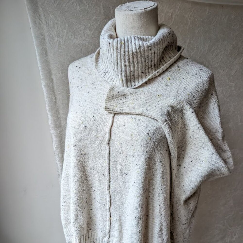 Jessica Simpson Oatmeal speckled turtle neck tunic sweater